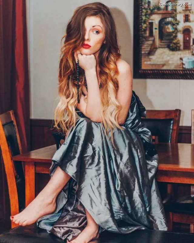 Raven Walton photo 1 of 33