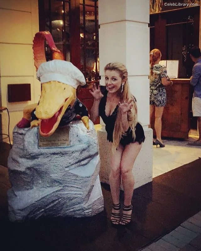 Raven Walton photo 8 of 33