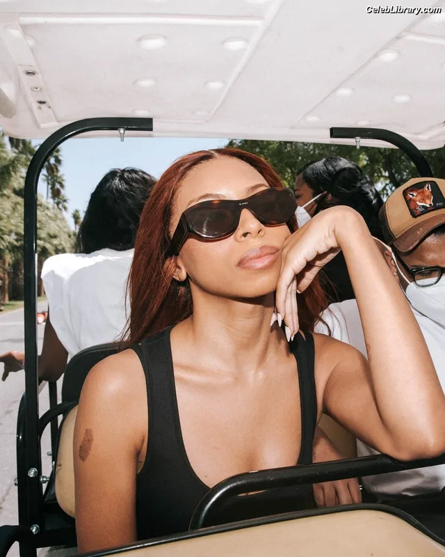 Ravyn Lenae photo 5 of 65