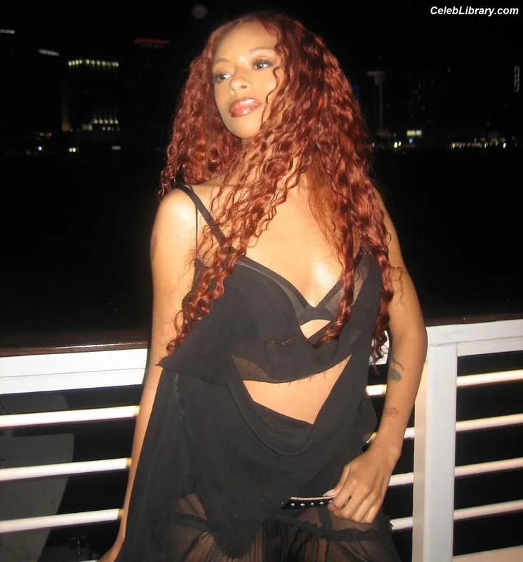 Ravyn Lenae photo 15 of 65