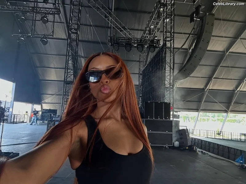 Ravyn Lenae photo 18 of 65