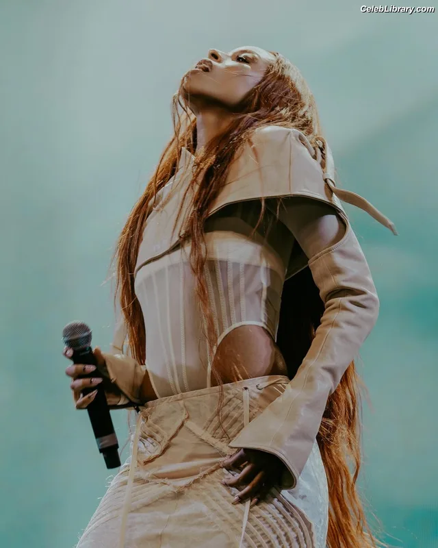 Ravyn Lenae photo 24 of 65