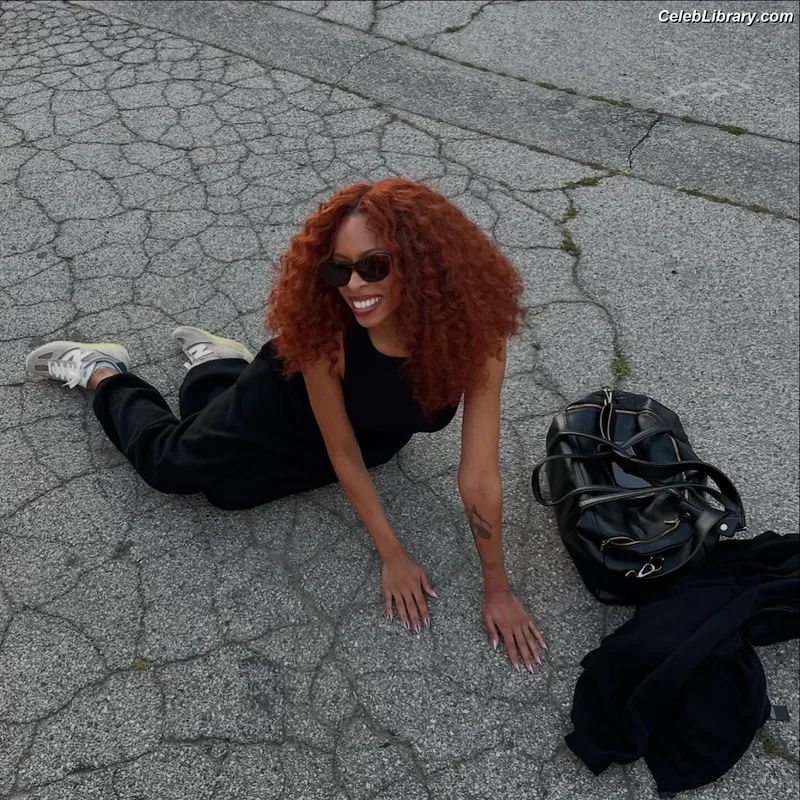 Ravyn Lenae photo 2 of 65