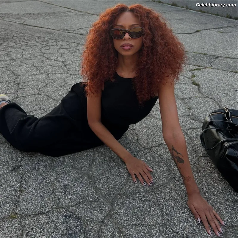 Ravyn Lenae photo 3 of 65