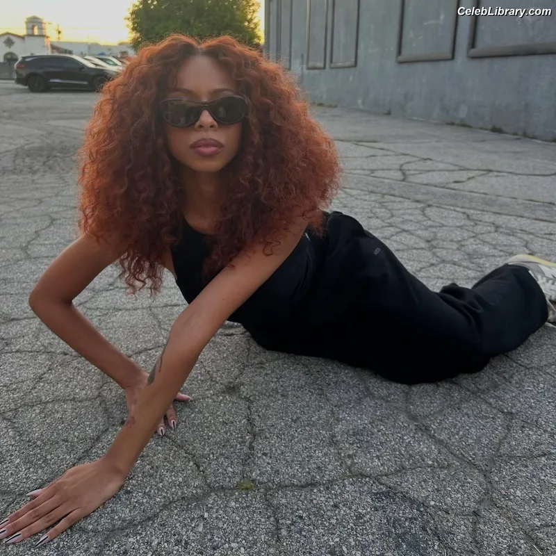 Ravyn Lenae photo 5 of 65