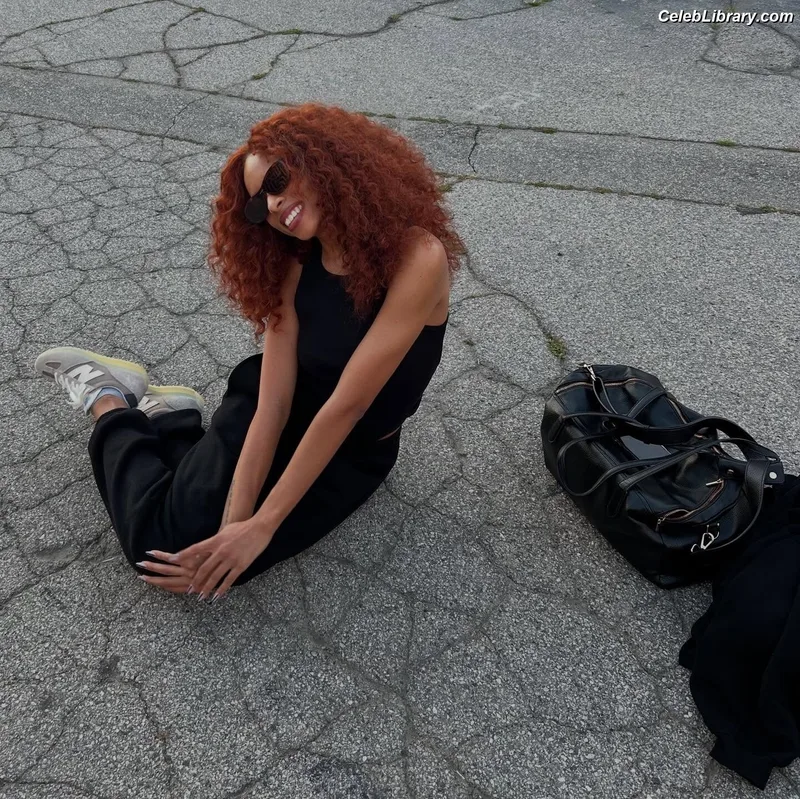 Ravyn Lenae photo 6 of 65