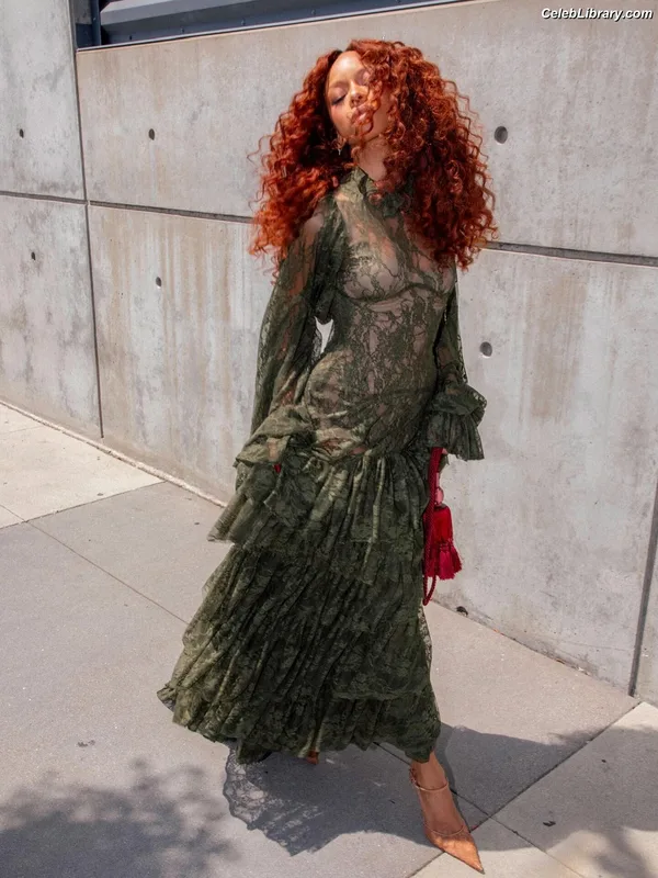 Ravyn Lenae photo 7 of 65