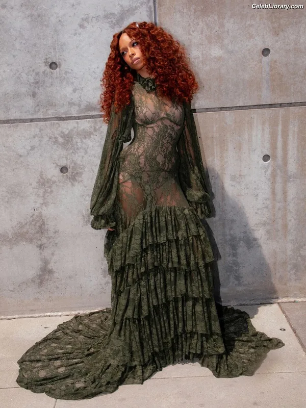Ravyn Lenae photo 11 of 65