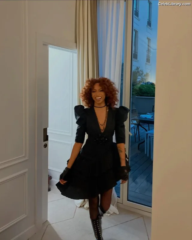 Ravyn Lenae photo 17 of 65