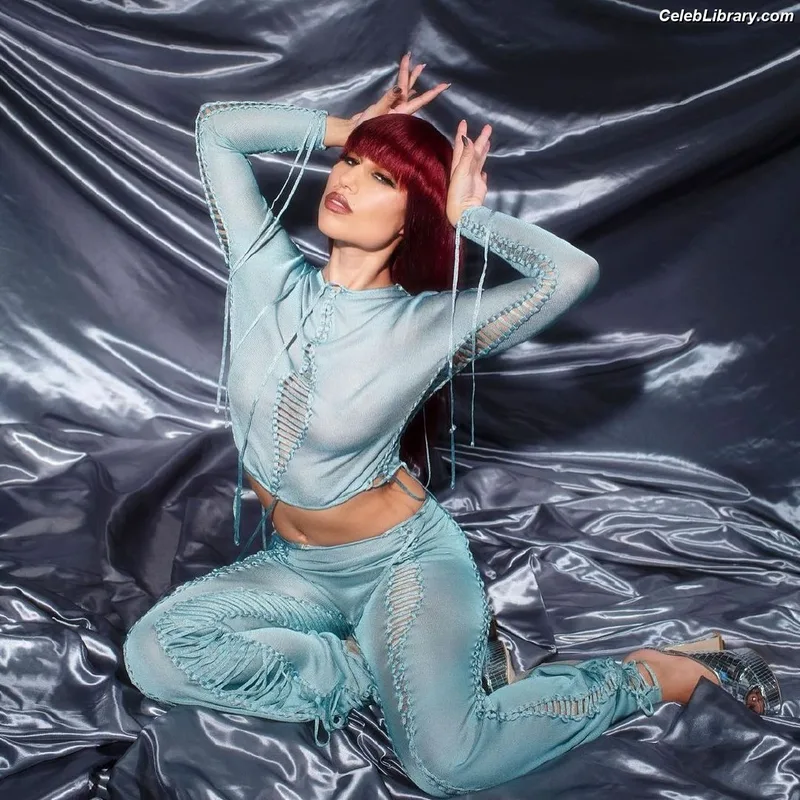 Raye photo 16 of 225