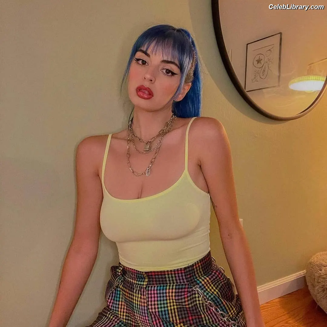 Rebecca Black photo 23 of 714