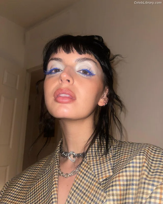 Rebecca Black photo 8 of 714