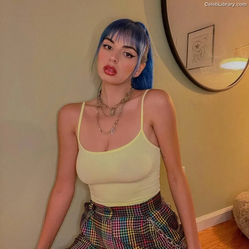 Rebecca Black photo 23 of 714