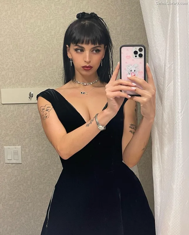 Rebecca Black photo 19 of 714