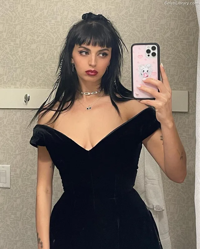 Rebecca Black photo 20 of 714