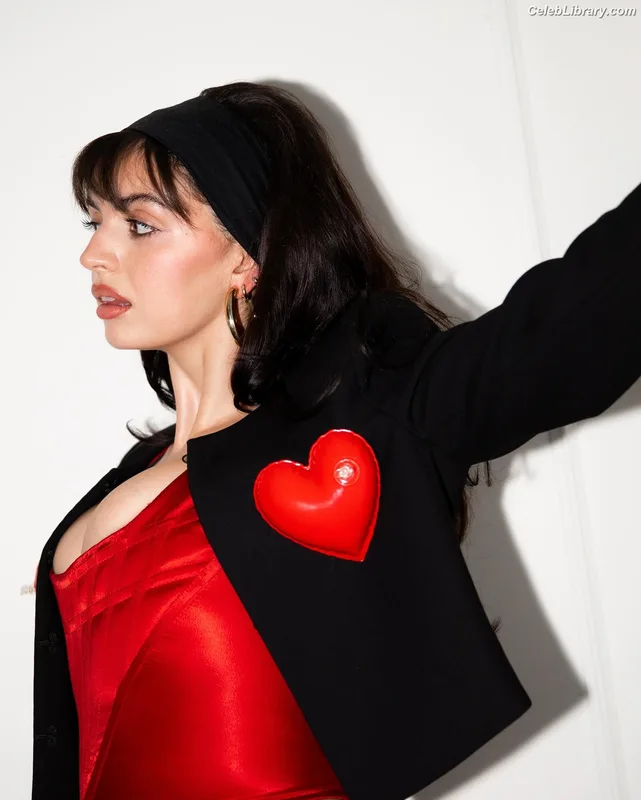 Rebecca Black photo 8 of 714