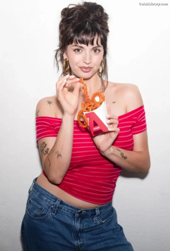 Rebecca Black photo 10 of 714