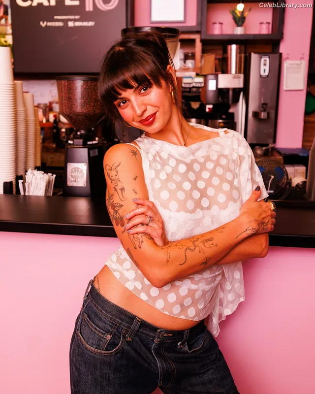 Rebecca Black photo 13 of 714