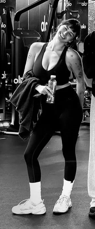 Rebecca Black photo 14 of 714