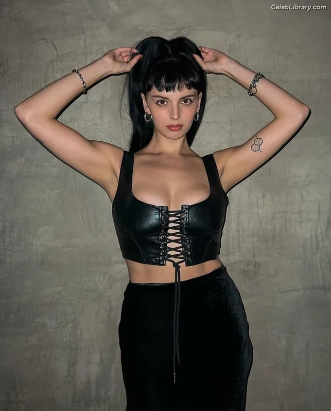 Rebecca Black photo 3 of 714
