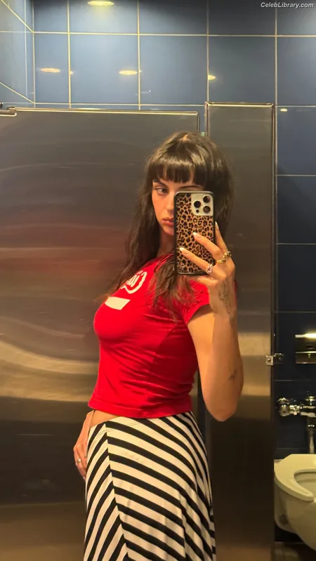 Rebecca Black photo 3 of 714