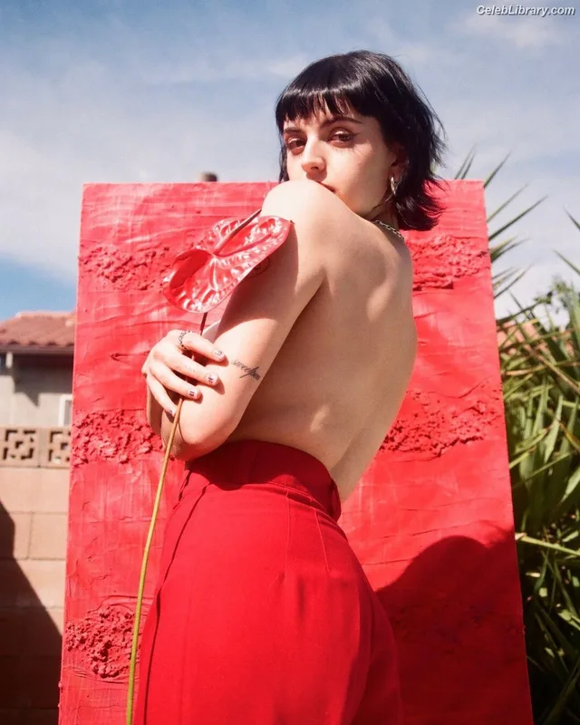 Rebecca Black photo 17 of 714