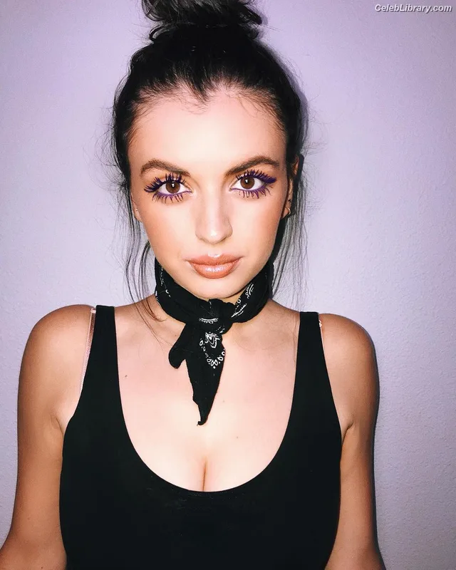 Rebecca Black photo 3 of 714