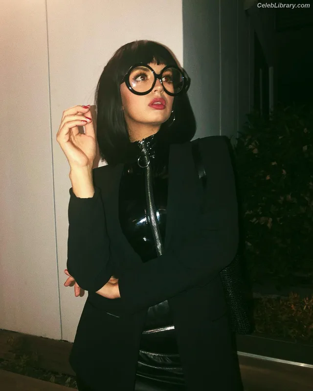 Rebecca Black photo 17 of 714