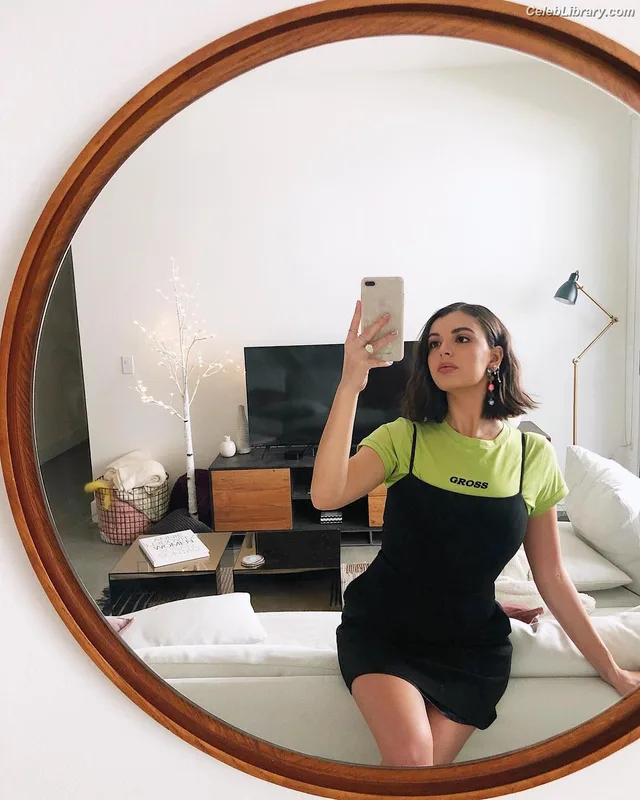 Rebecca Black photo 1 of 714