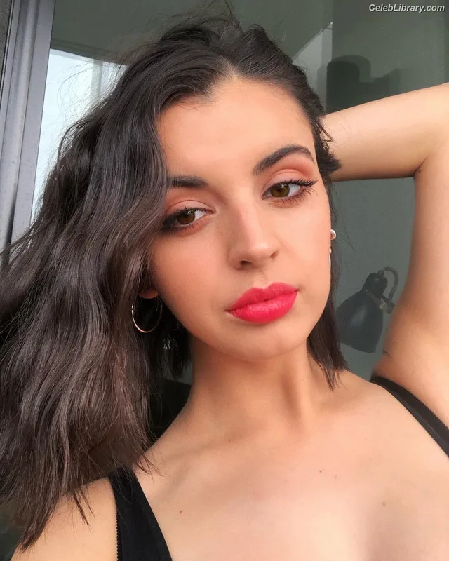 Rebecca Black photo 8 of 714
