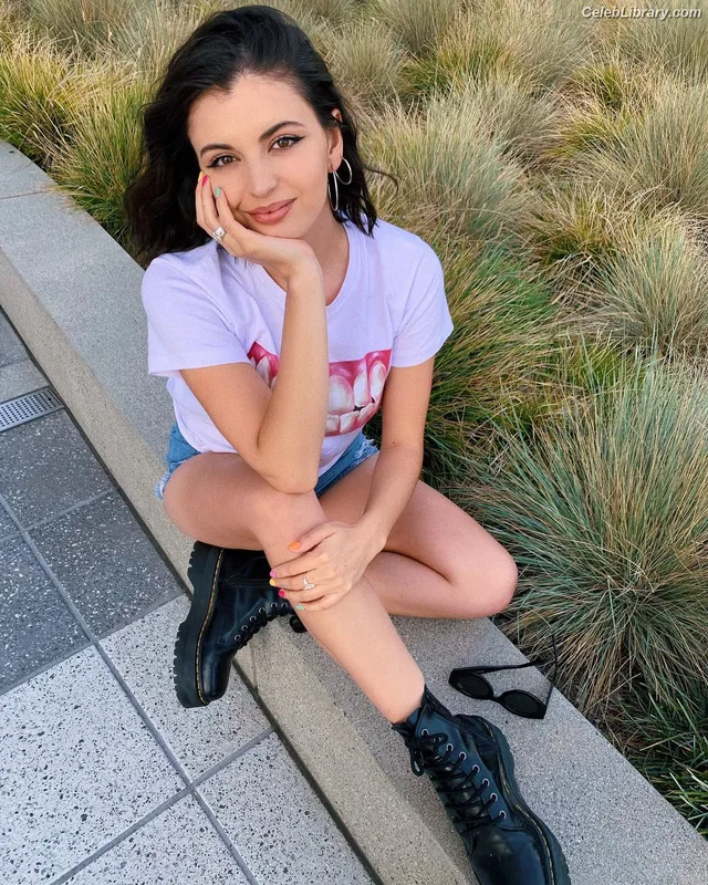 Rebecca Black photo 10 of 714