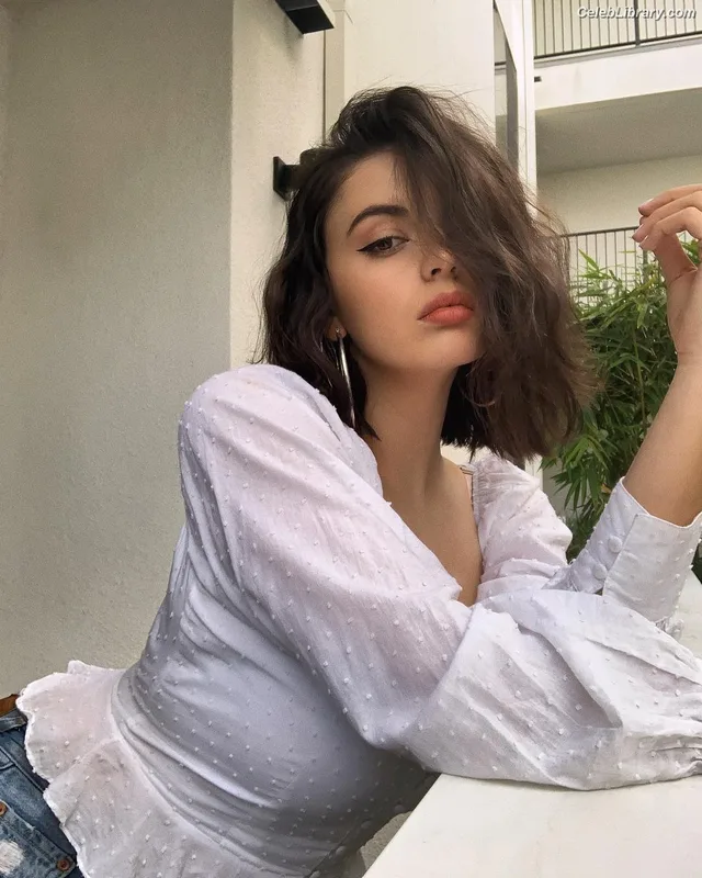 Rebecca Black photo 11 of 714