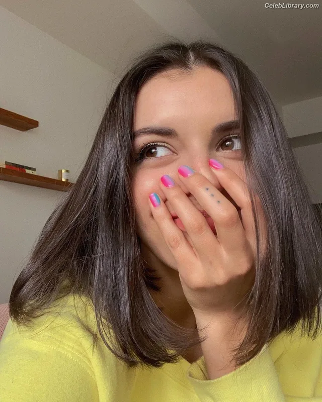 Rebecca Black photo 13 of 714