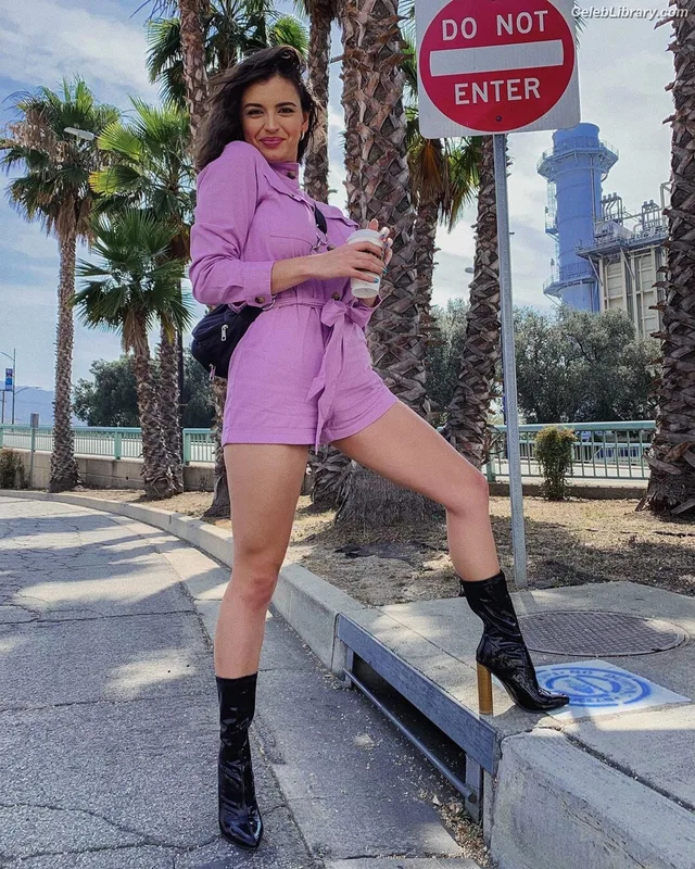 Rebecca Black photo 17 of 714