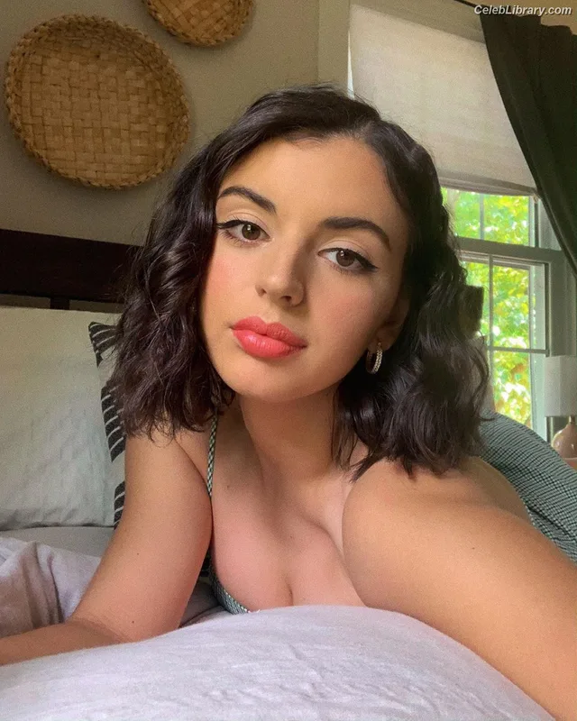 Rebecca Black photo 18 of 714