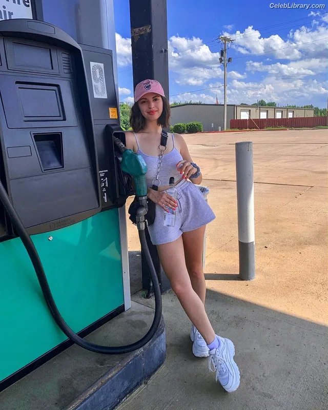 Rebecca Black photo 21 of 714
