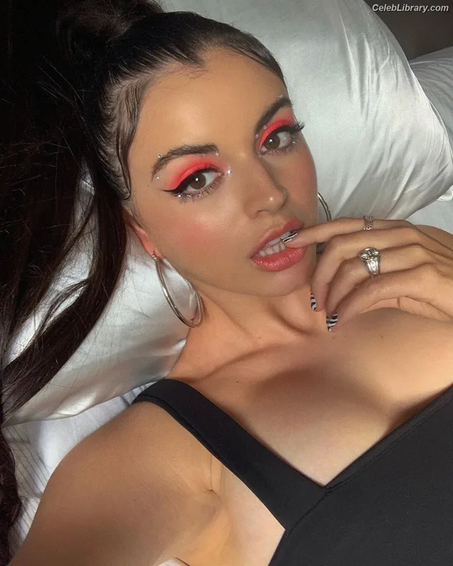 Rebecca Black photo 3 of 714