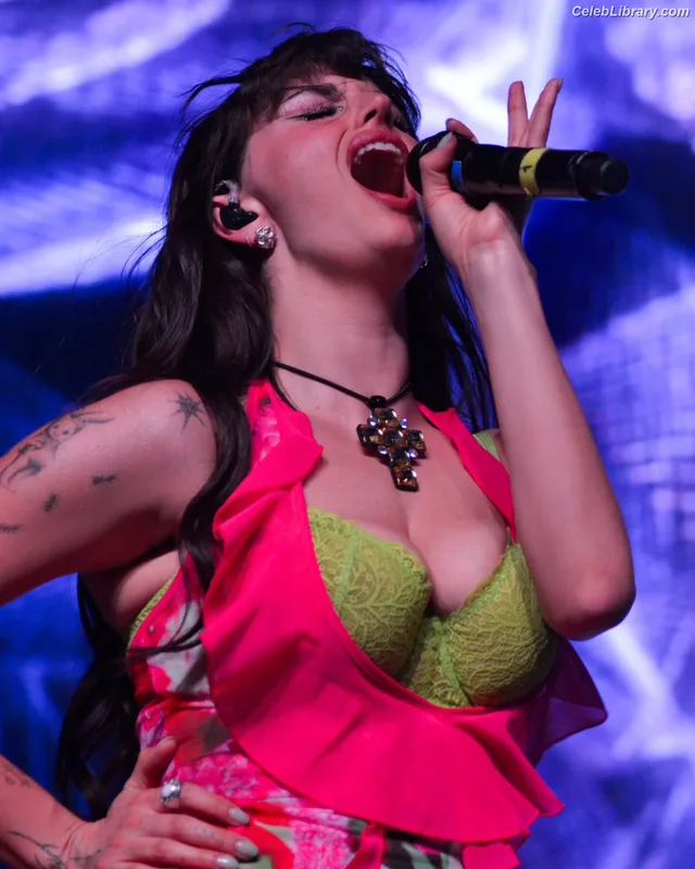 Rebecca Black photo 22 of 714