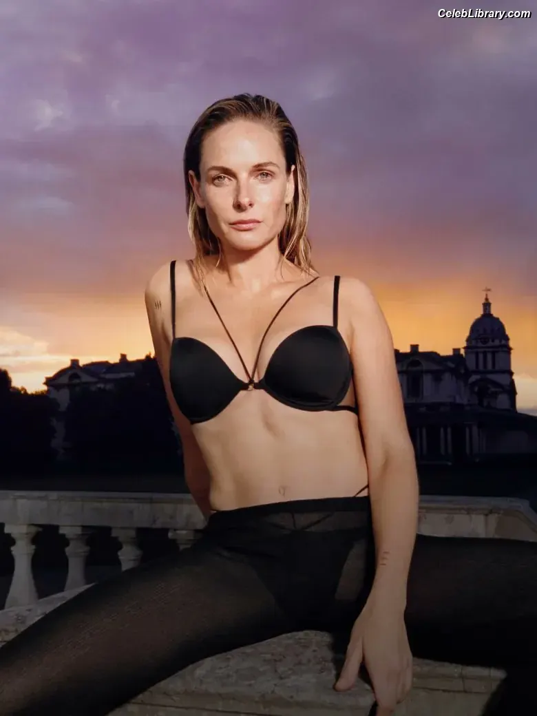 Rebecca Ferguson photo 3 of 430