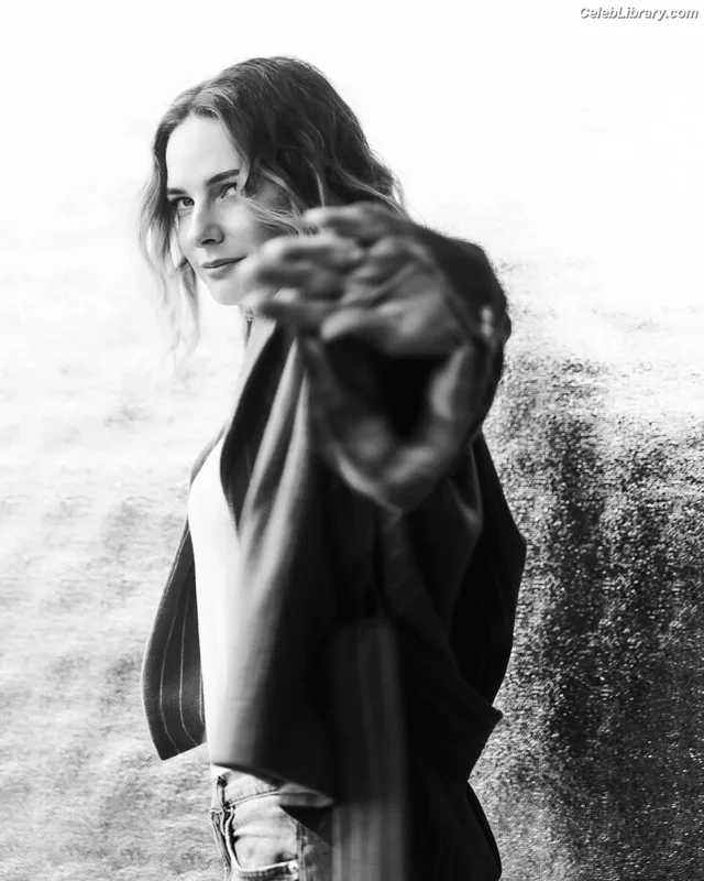 Rebecca Ferguson photo 11 of 430