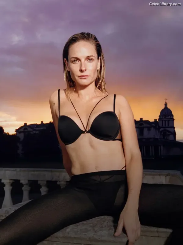 Rebecca Ferguson photo 3 of 430