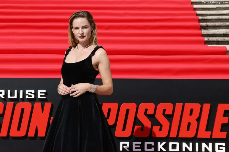 Rebecca Ferguson photo 24 of 430