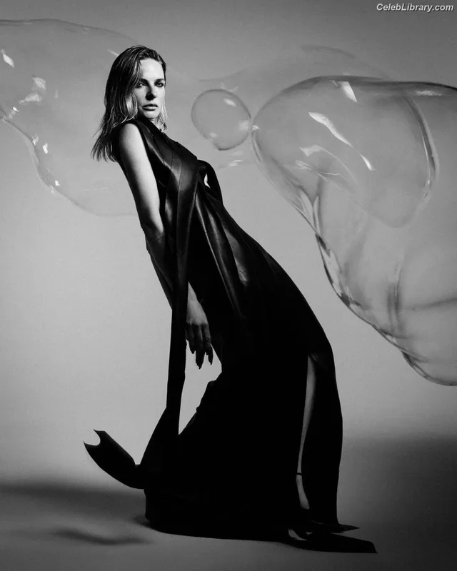 Rebecca Ferguson photo 3 of 430