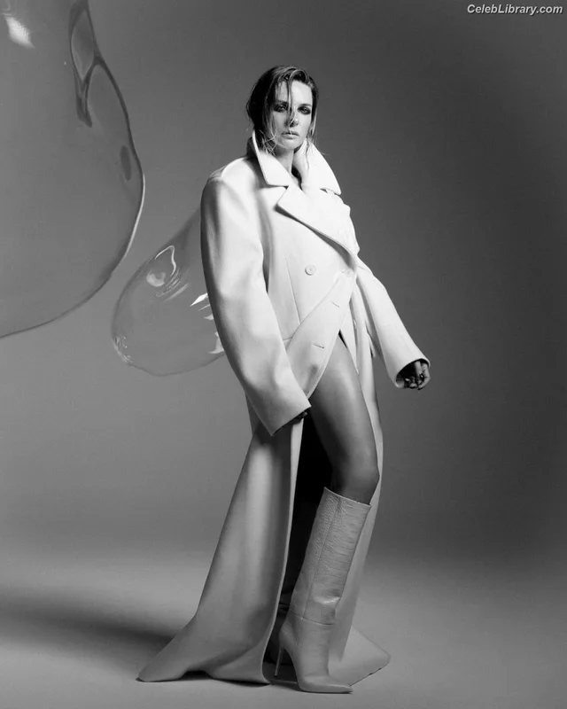 Rebecca Ferguson photo 8 of 430