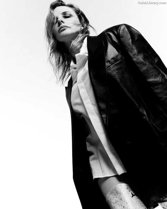 Rebecca Ferguson photo 12 of 430