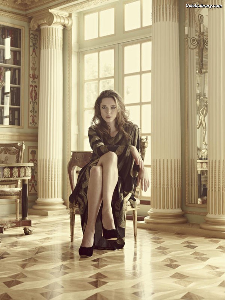 Rebecca Hall photo 8 of 242