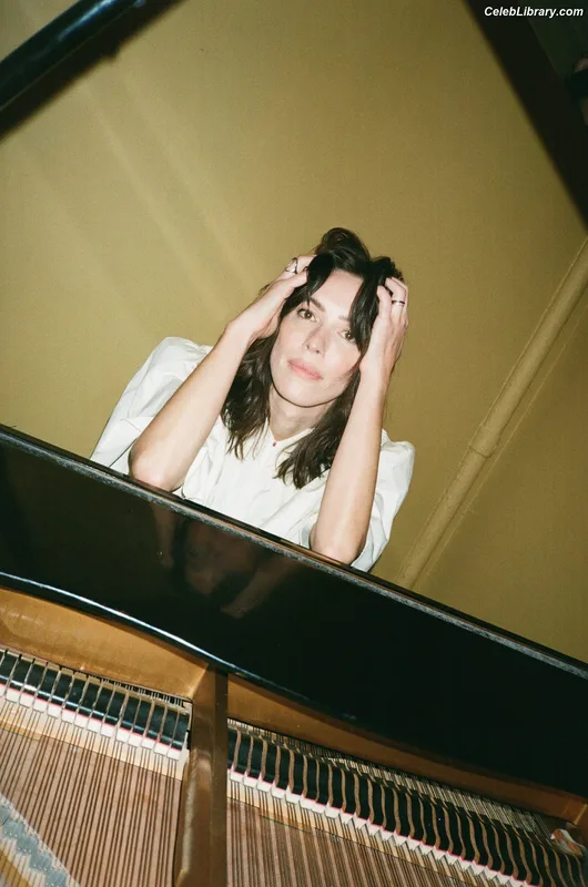 Rebecca Hall photo 10 of 242