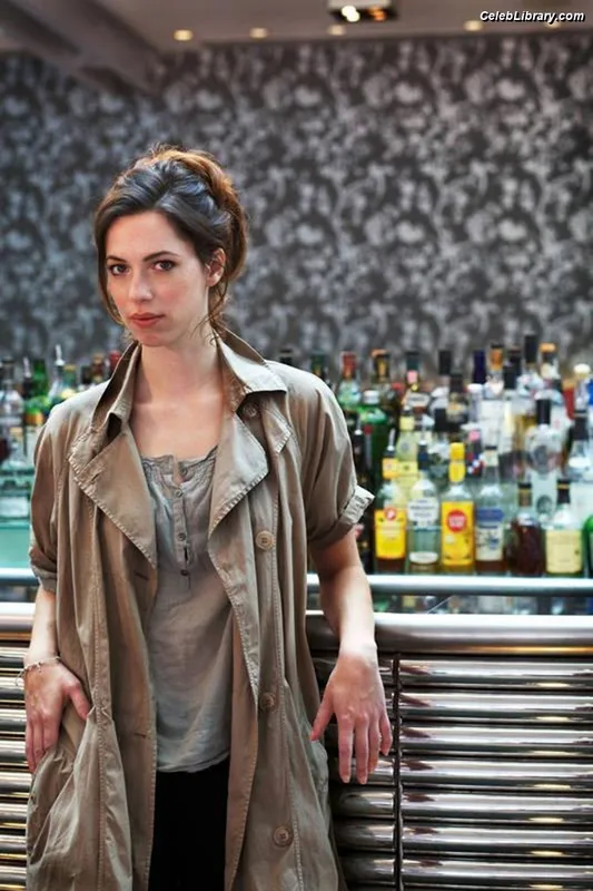 Rebecca Hall photo 8 of 242