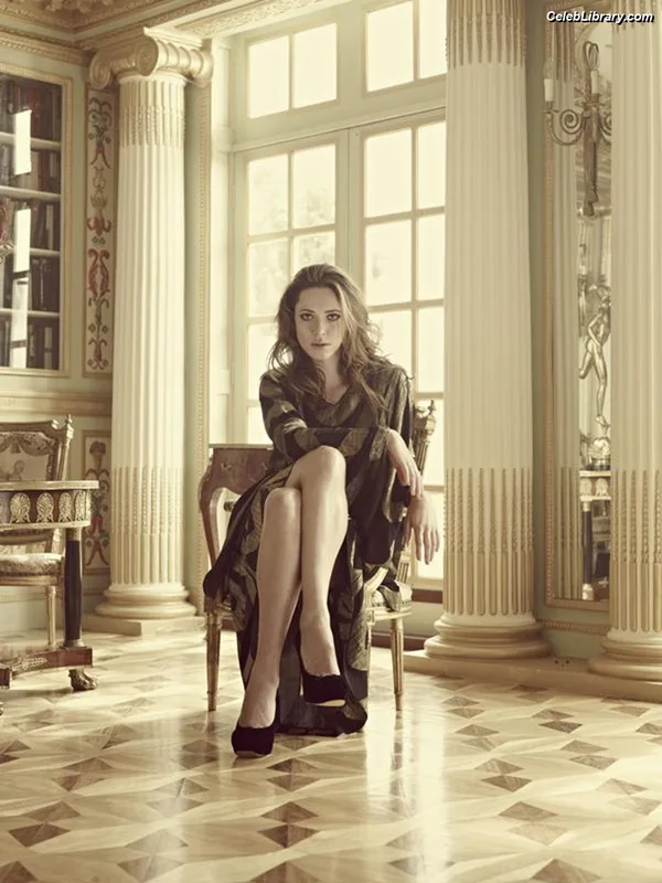 Rebecca Hall photo 8 of 242