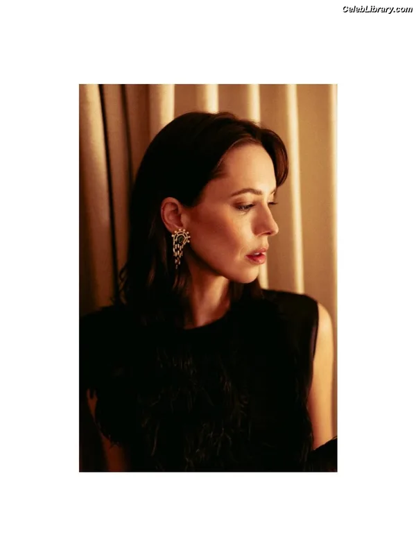 Rebecca Hall photo 1 of 242